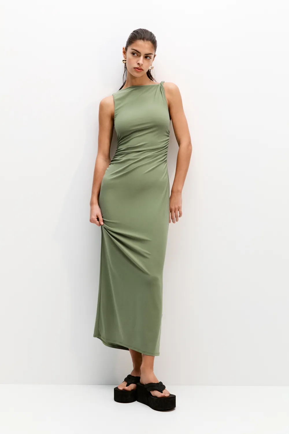 Vestido midi asimétrico frunces