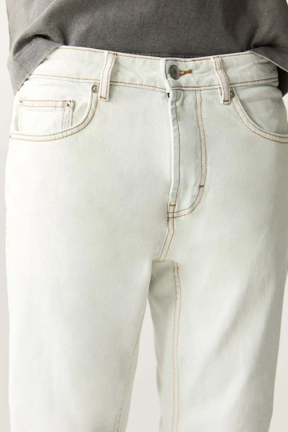Slim fit jeans with seam details