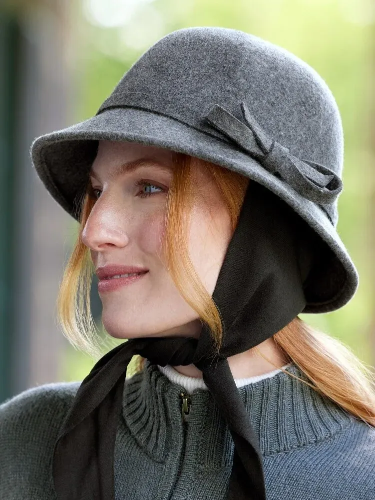 Women's Wool Felt Cloche With Scarf