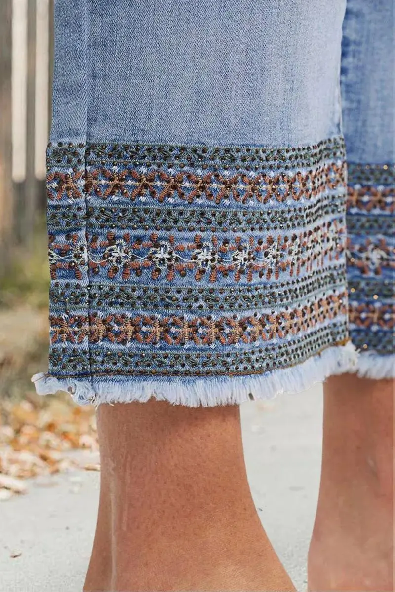 Wash Embroidery Raw Hem Mid Rise Crop Jeans