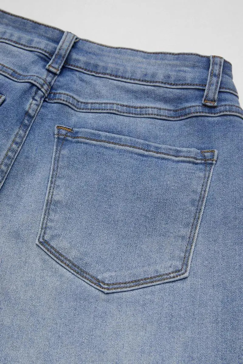 Wash Embroidery Raw Hem Mid Rise Crop Jeans