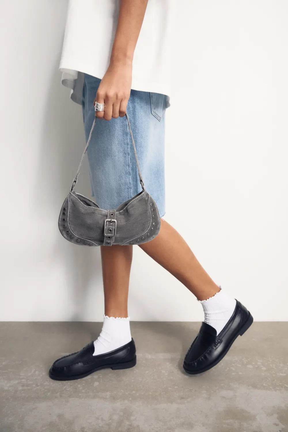 Bolso de hombro canvas tachas