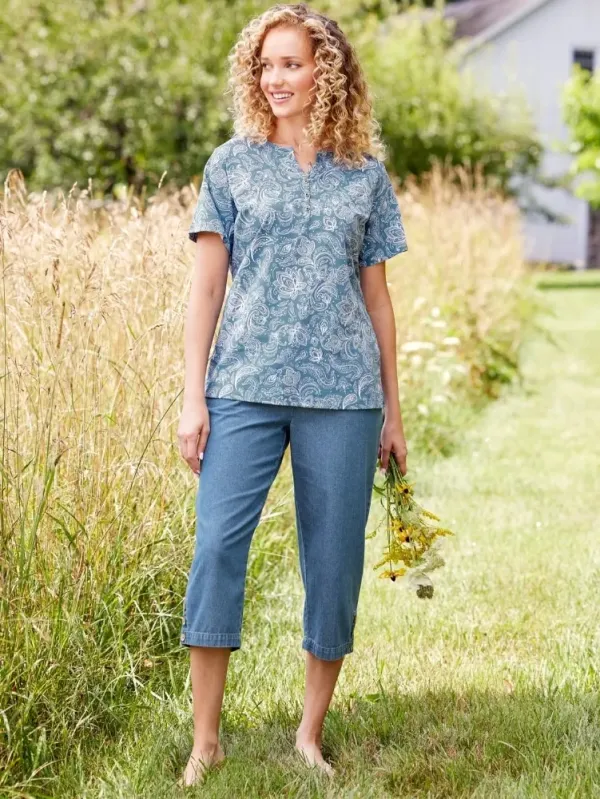 Women's Denim Capris With Button Detail