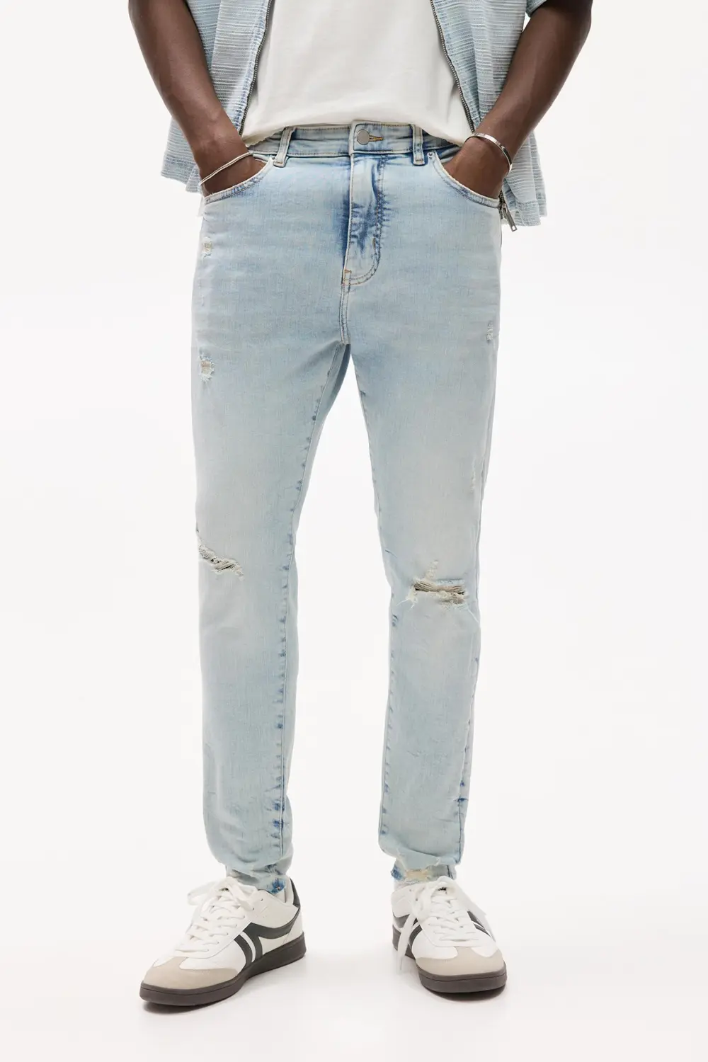 Ripped carrot fit jeans