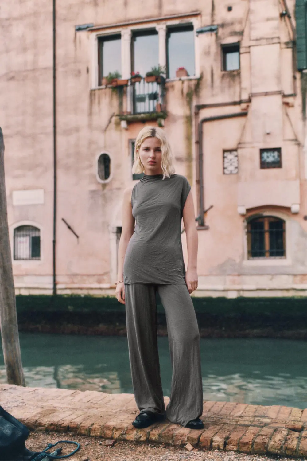 Asymmetric creased-effect T-shirt