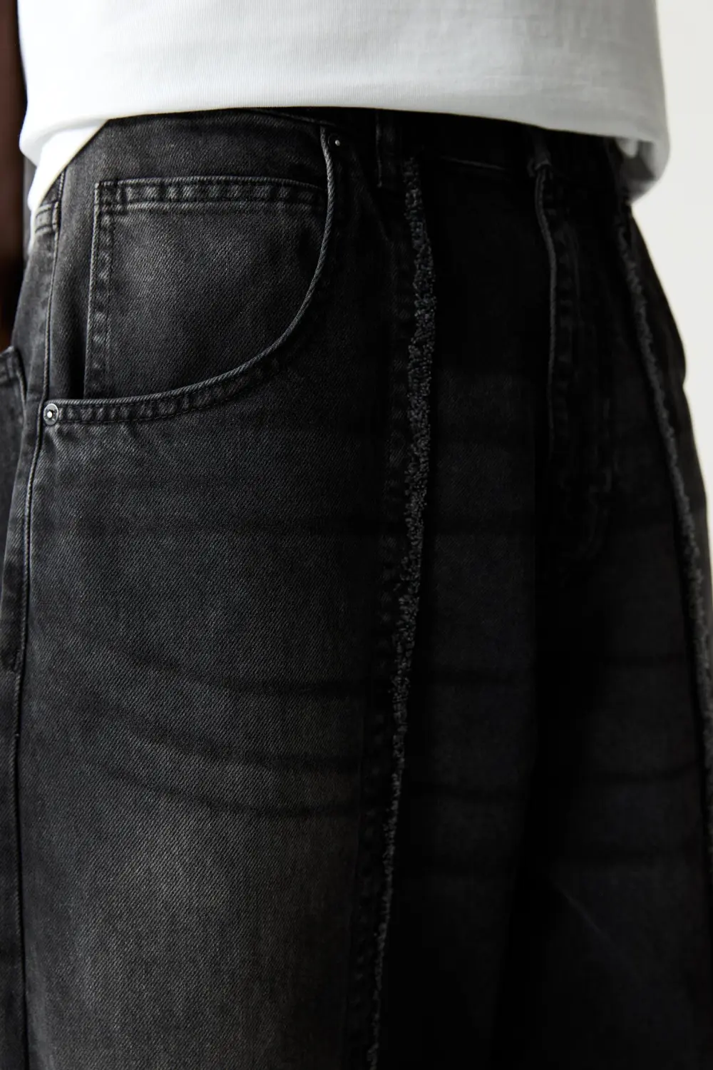 Baggy jeans with fringing