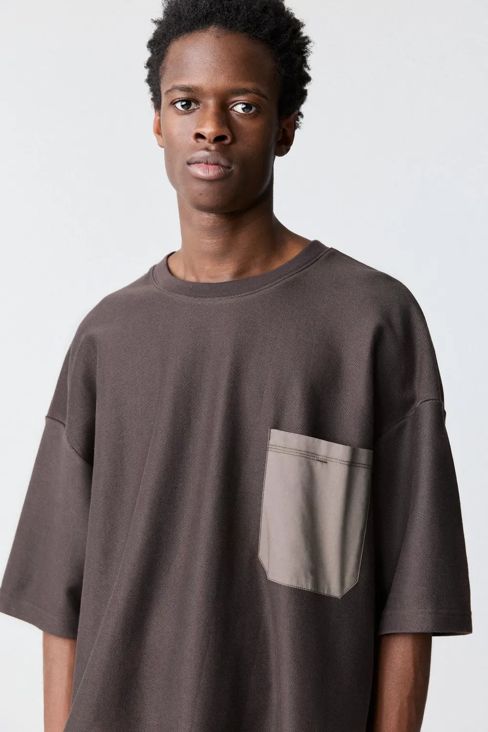 Short sleeve sweatshirt with pocket
