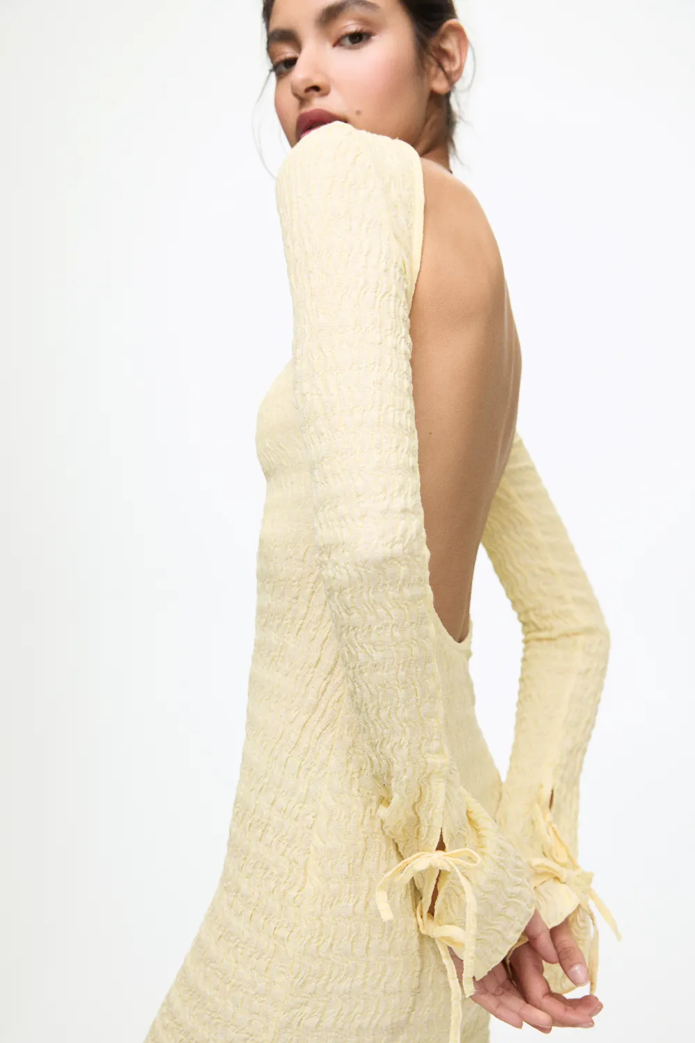 Vestido corto textura espalda descubierta