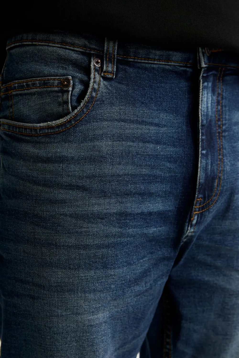 Washed carrot-fit jeans