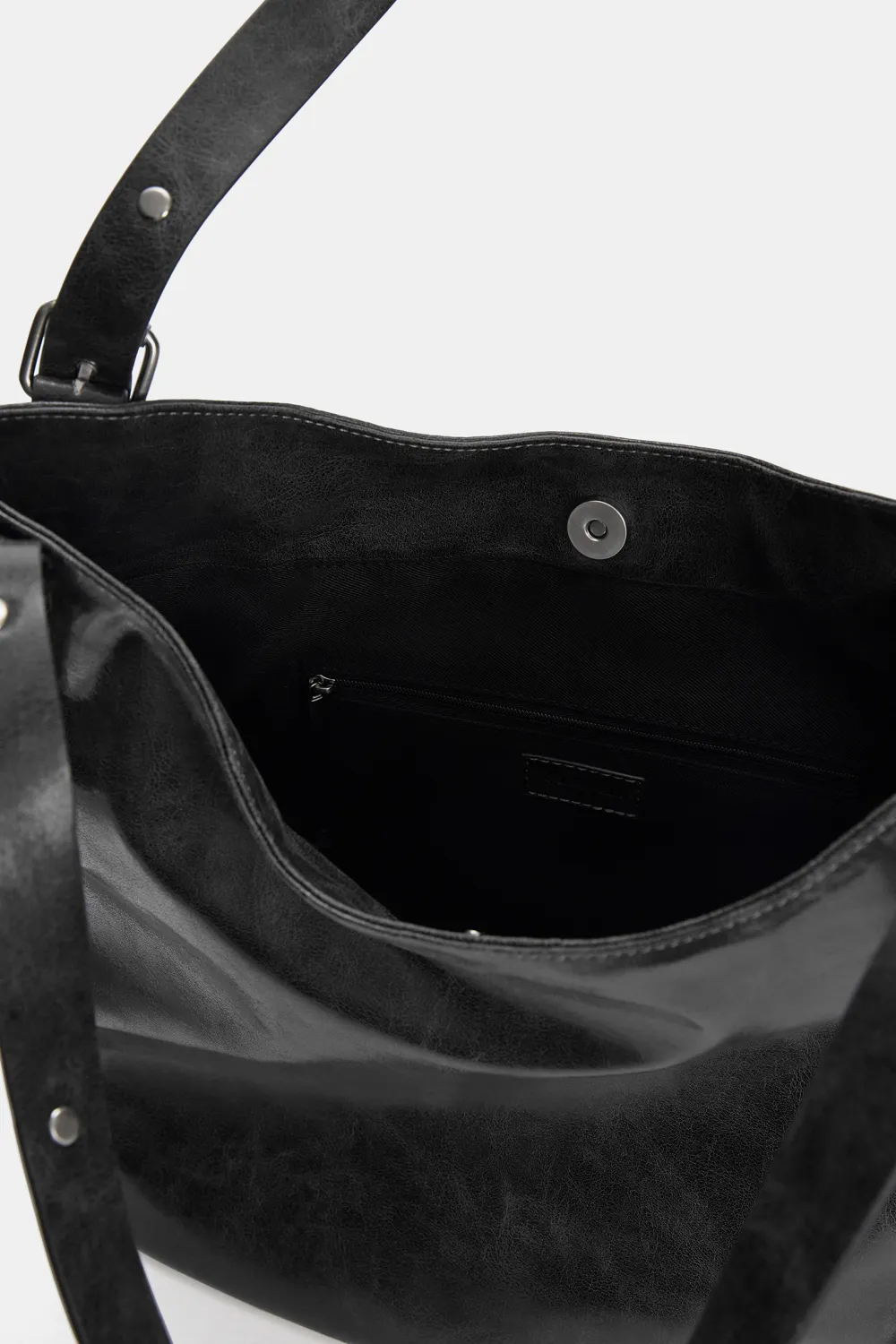 Bolso shopper desgastado tachas