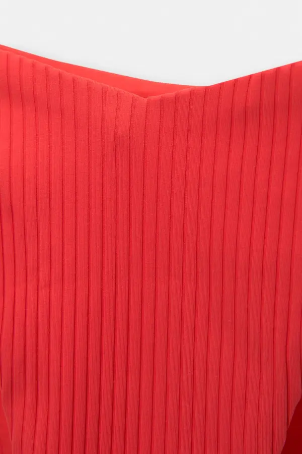 Ribbed V-shaped bikini bottoms