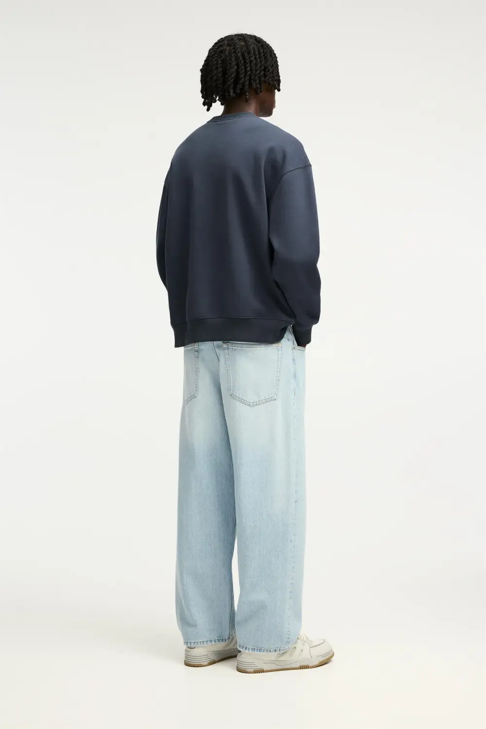 Loose baggy jeans