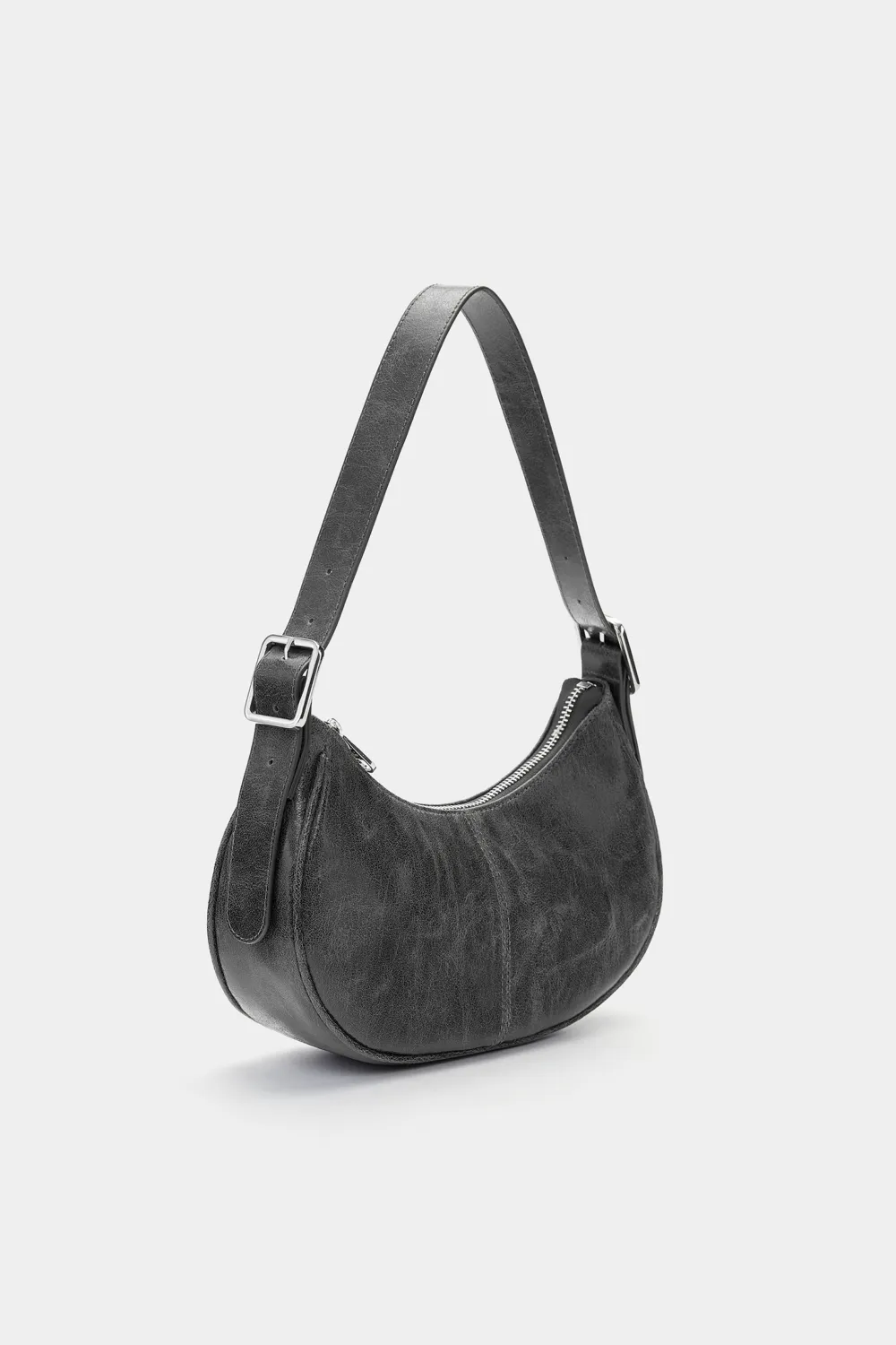 Bolso de hombro desgastado