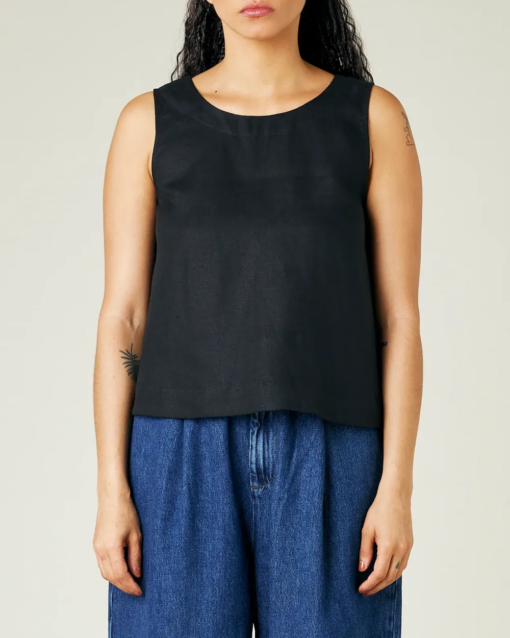BLACK LINEN TOP