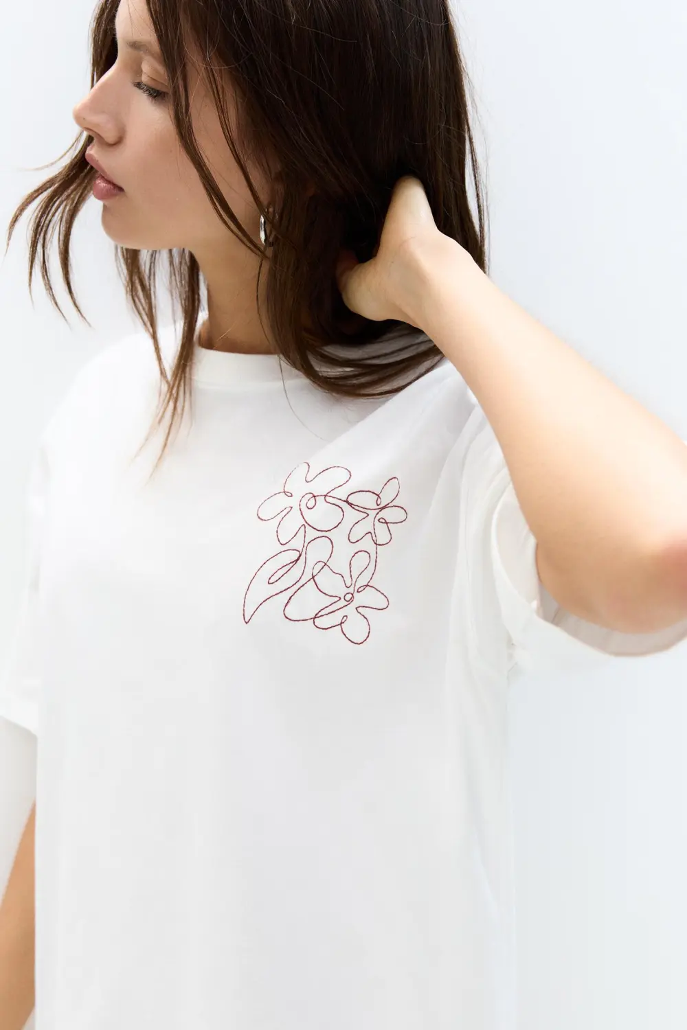 Camiseta flores bordadas