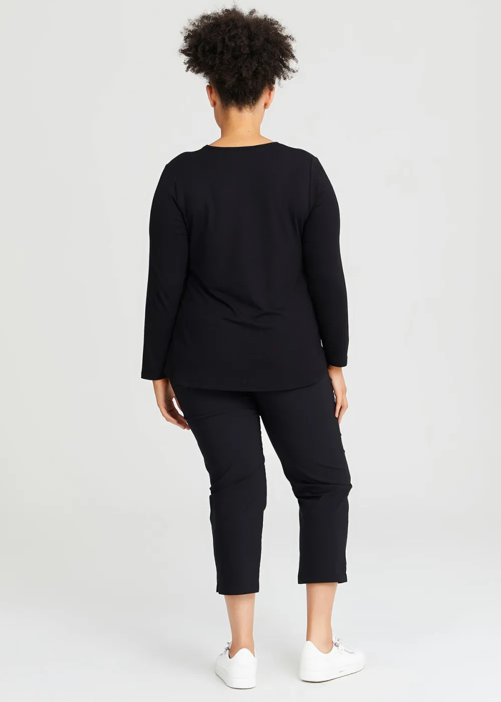Natural Everyday V-neck Long Sleeve Top