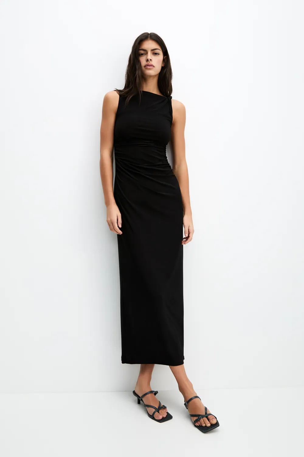 Vestido midi asimétrico frunces