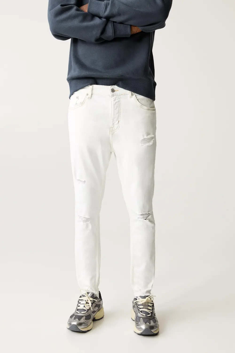 Ripped carrot fit jeans