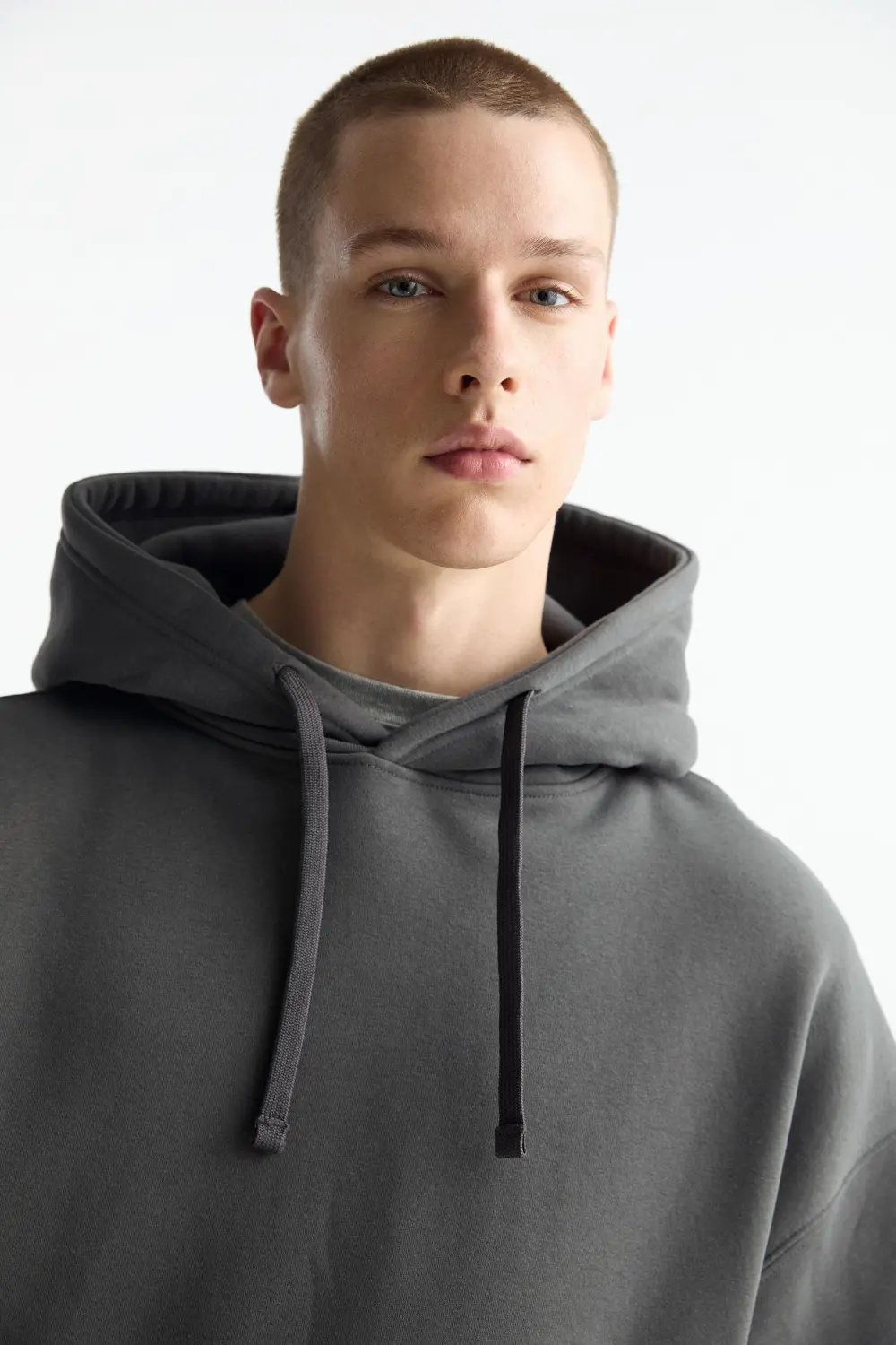 Sudadera básica capucha