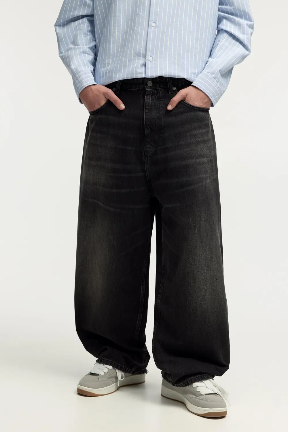 Super baggy washed finish jeans