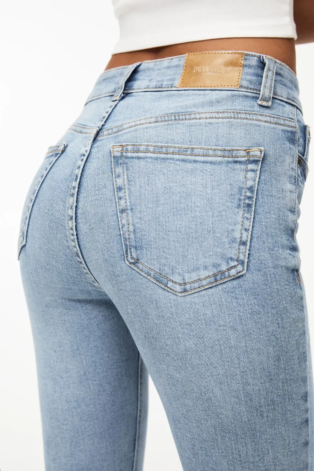 Jeans flare tiro alto