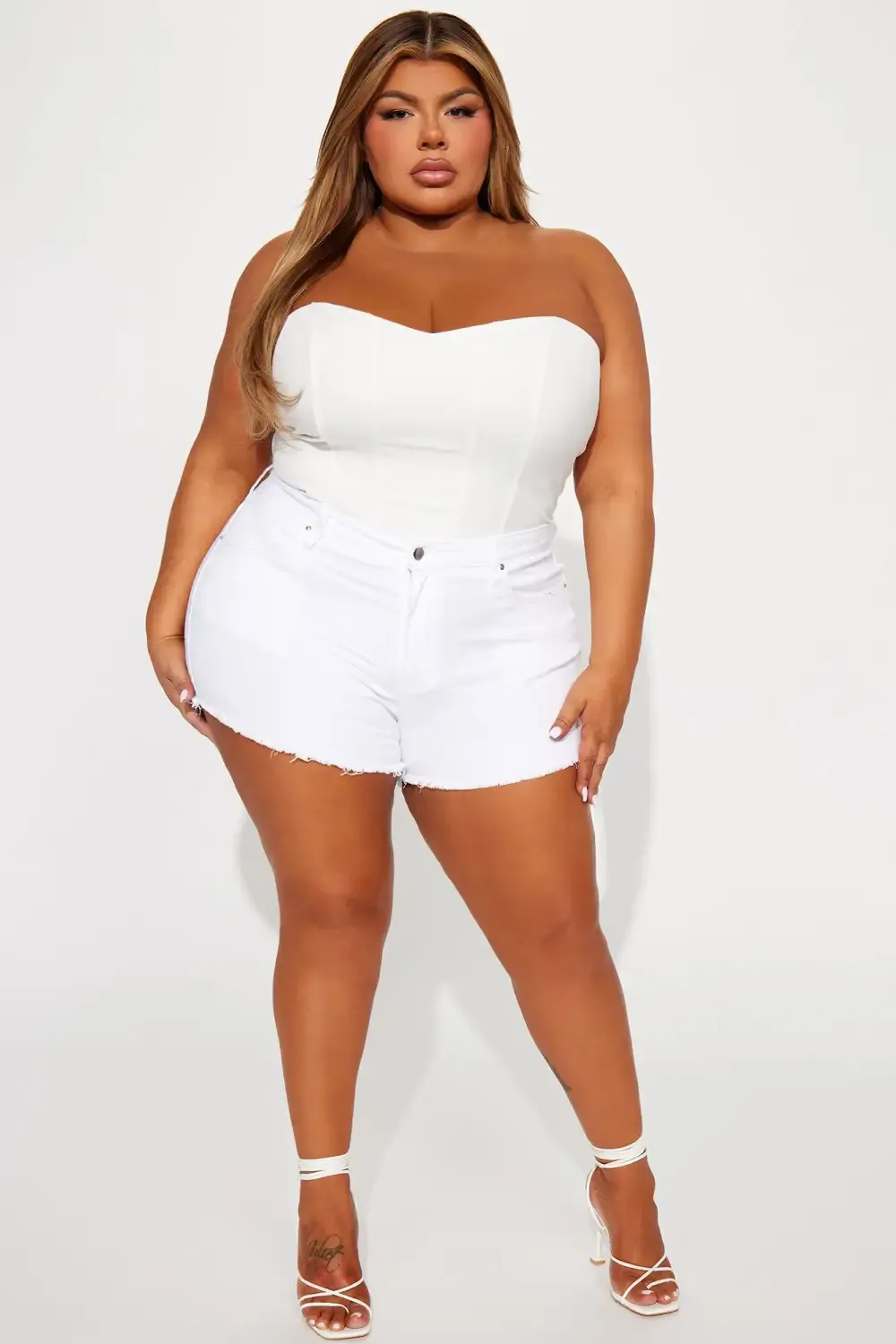 On The Guest List Deluxe Stretch Cut Off Shorts - White