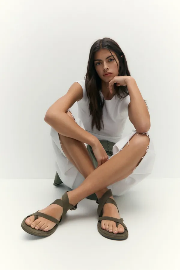 Sandalias planas tiras