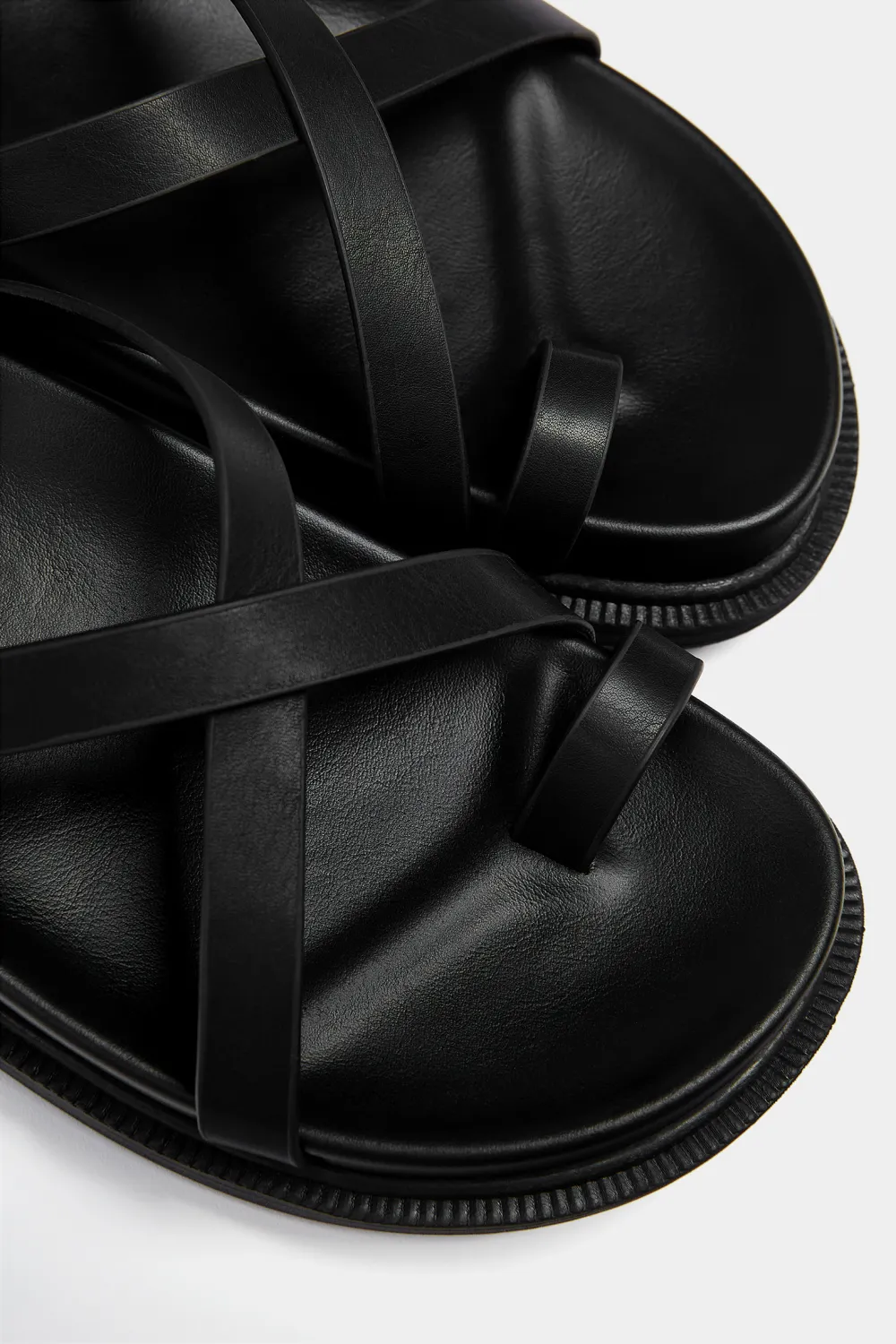 Sandalias planas tiras
