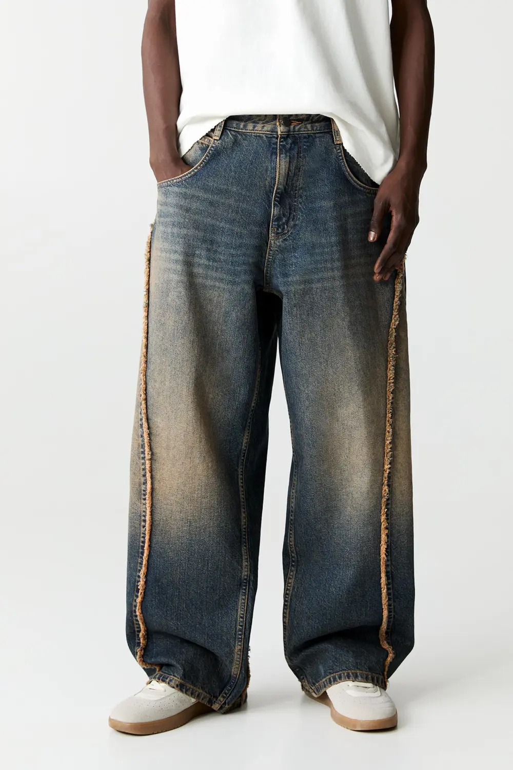 Baggy jeans with fringing