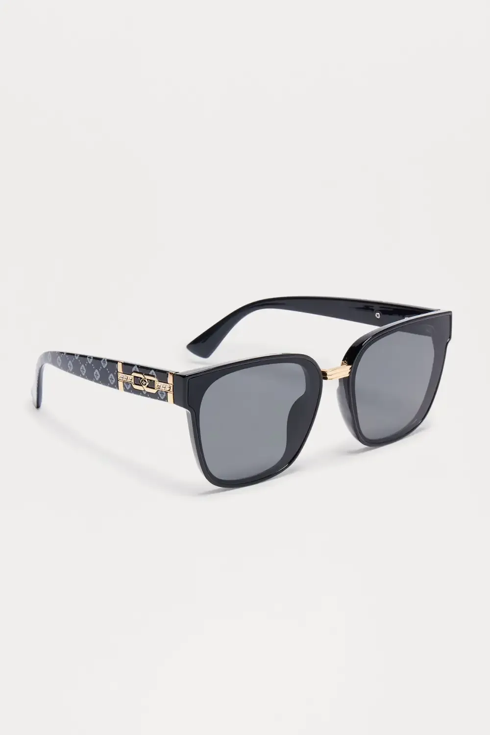 Eye Catching Square Sunglasses - Black