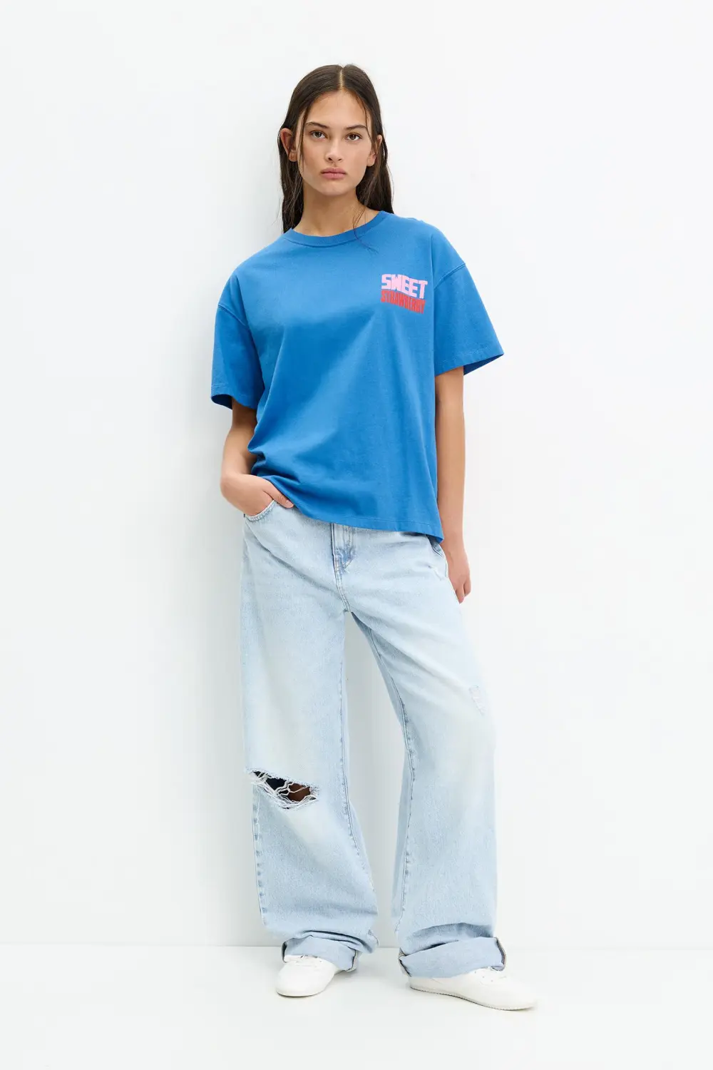 Camiseta azul gráfico fresas