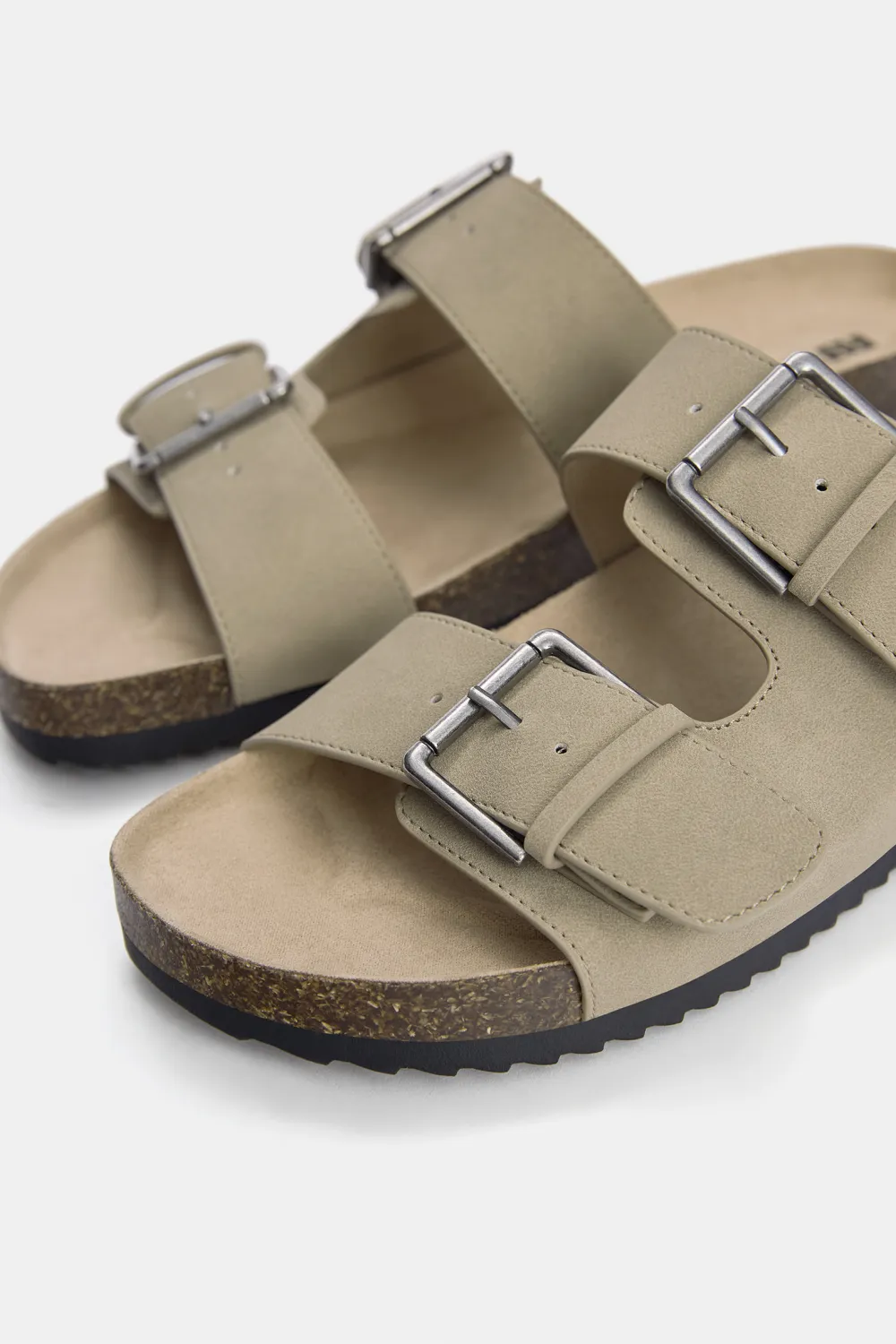 Sandalias planas hebillas
