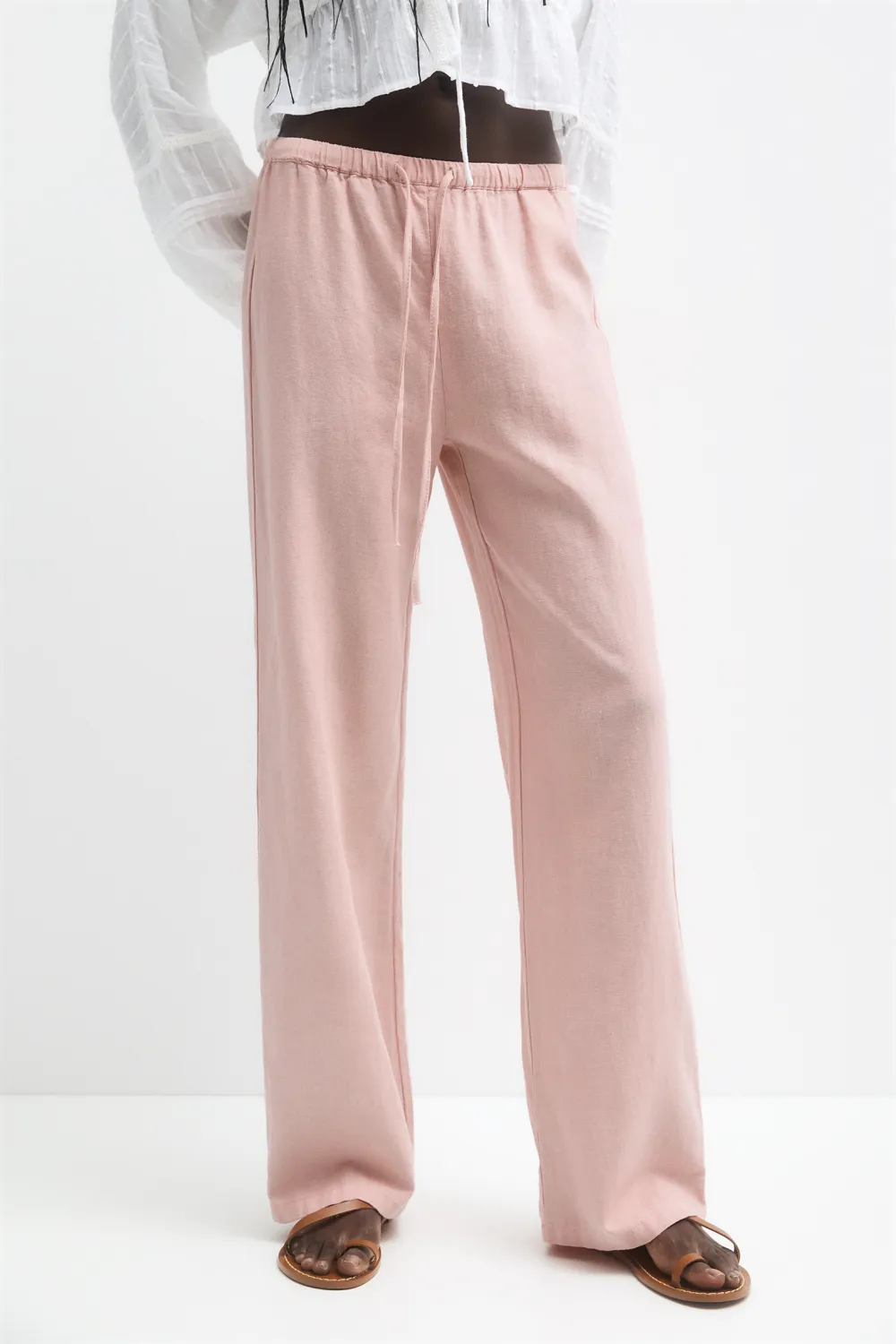 Pantalón fluido con lino