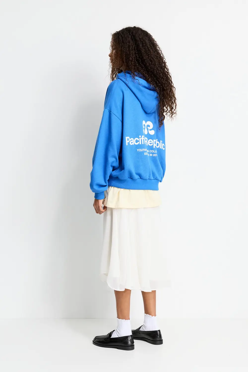 Sudadera capucha logo bordado