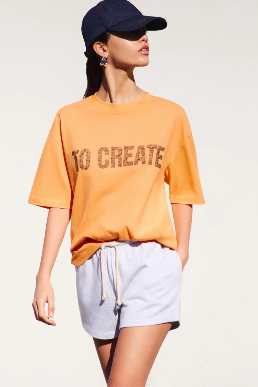 Camiseta naranja texto