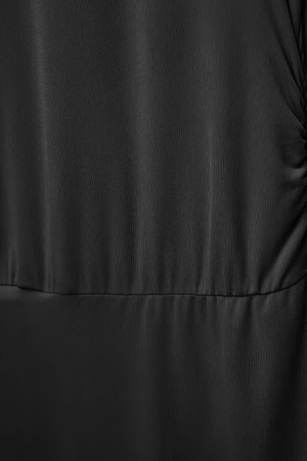 Vestido corto detalle nudo