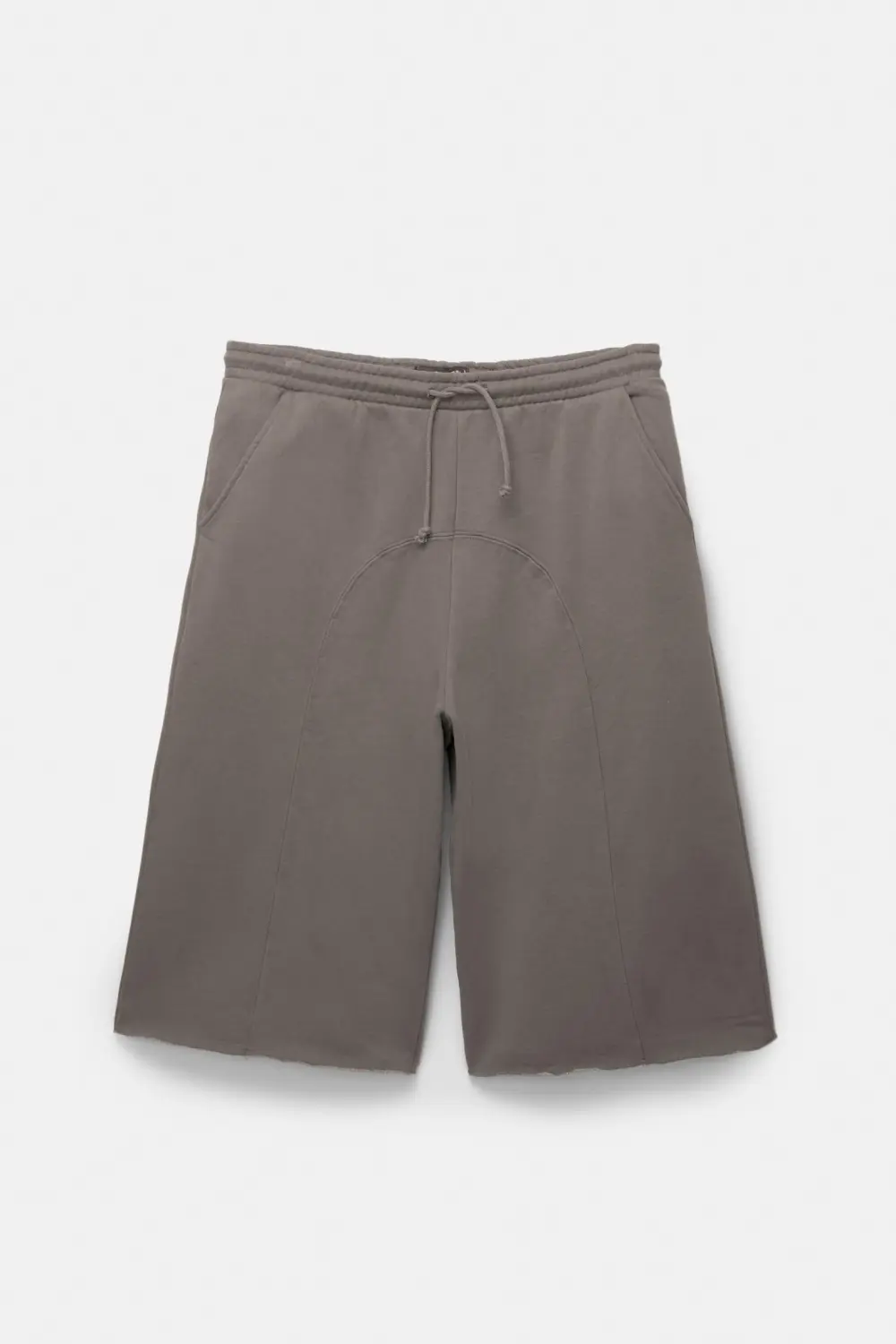 Skater Bermuda short sweatpants with seams