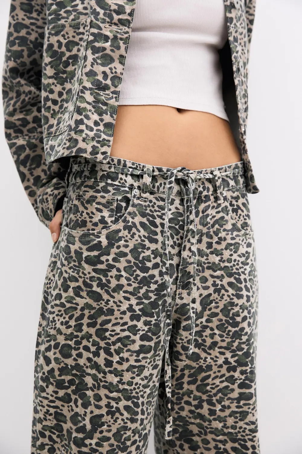 Jeans baggy leopardo cinturón