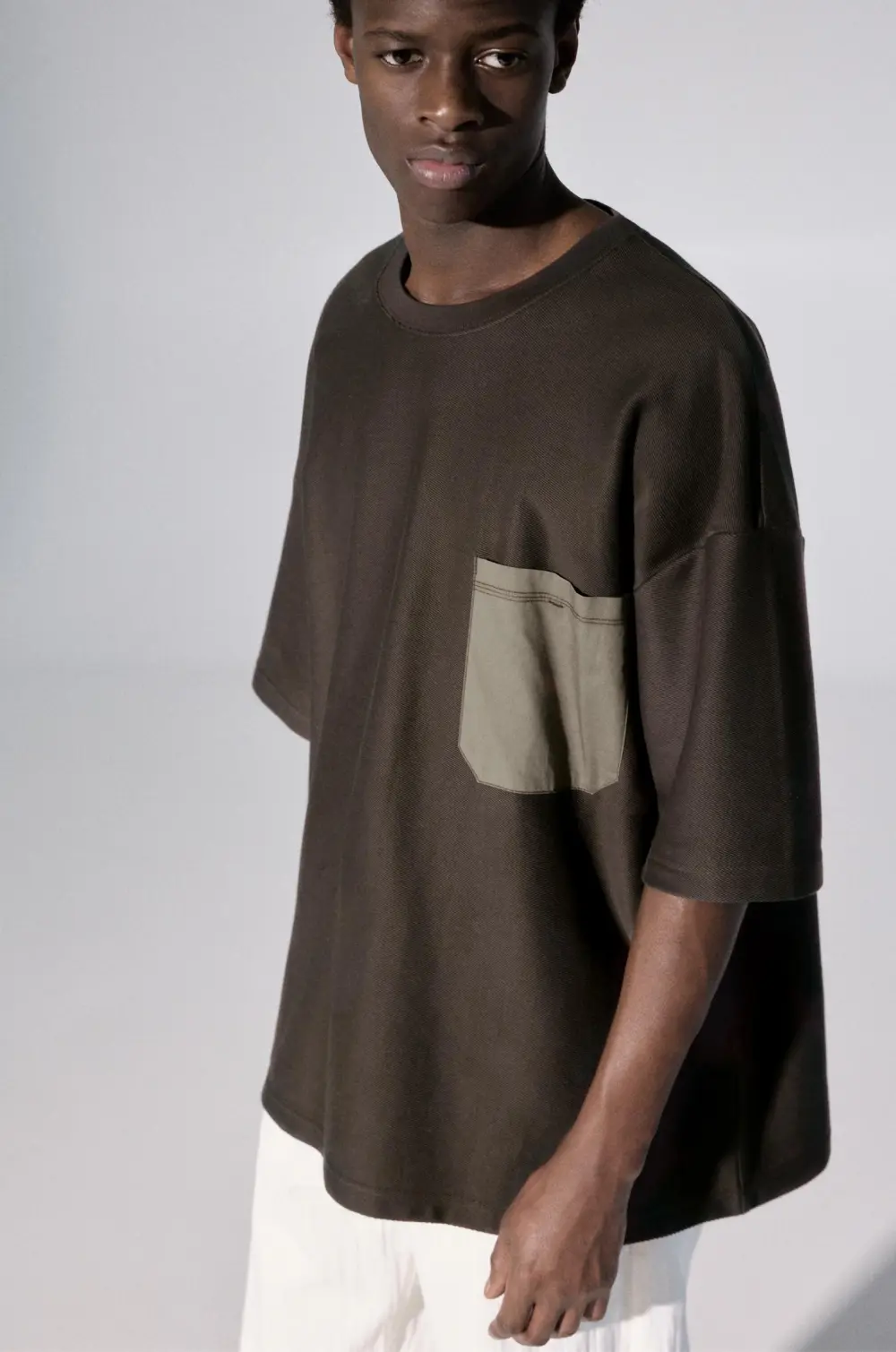 Short sleeve sweatshirt with pocket