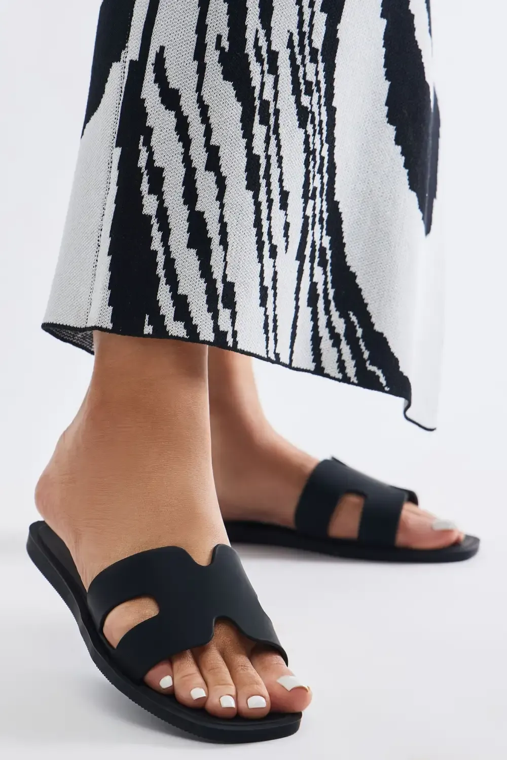 Jackie Flat Sandals - Black