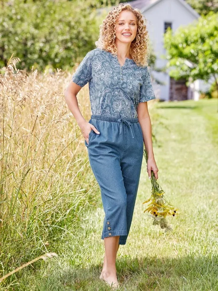 Women's Denim Capris With Button Detail