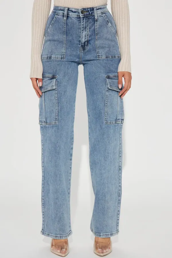 Crowd Pleaser Stretch Cargo Jeans - Medium Wash