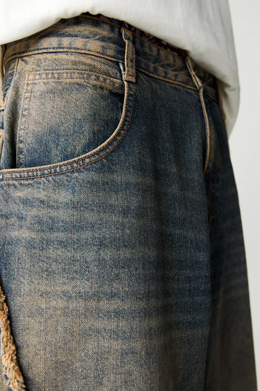 Baggy jeans with fringing