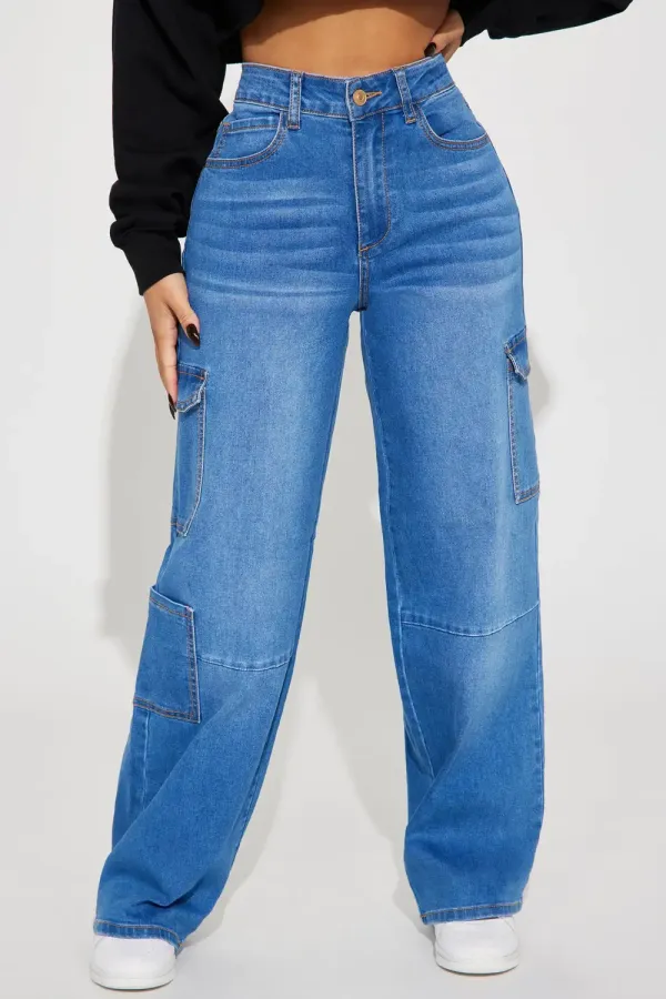 Take The High Road Cargo Jeans - Medium Wash