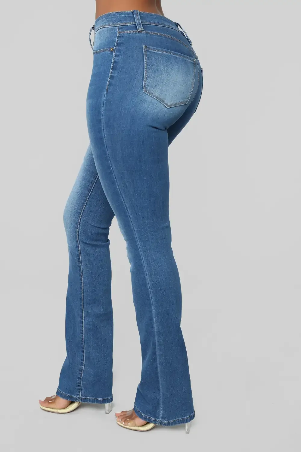 Getting The Boot Mid Rise Jeans - Medium Blue