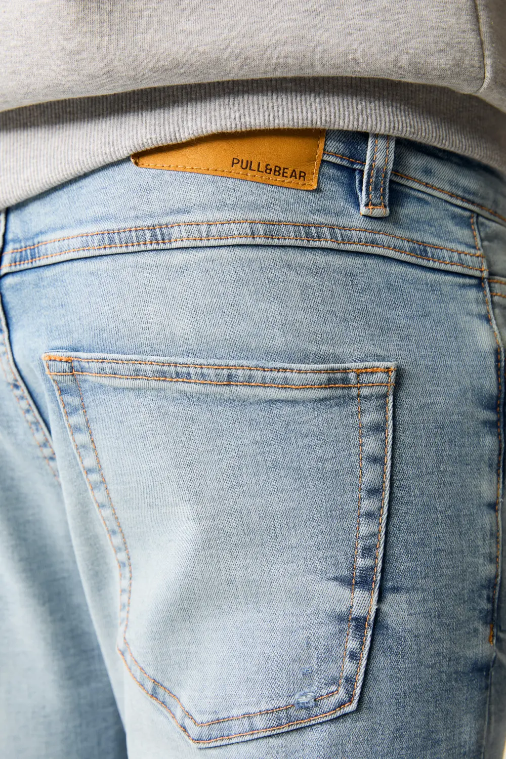 Ripped carrot fit jeans