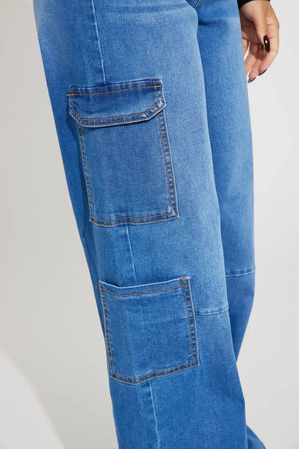 Take The High Road Cargo Jeans - Medium Wash