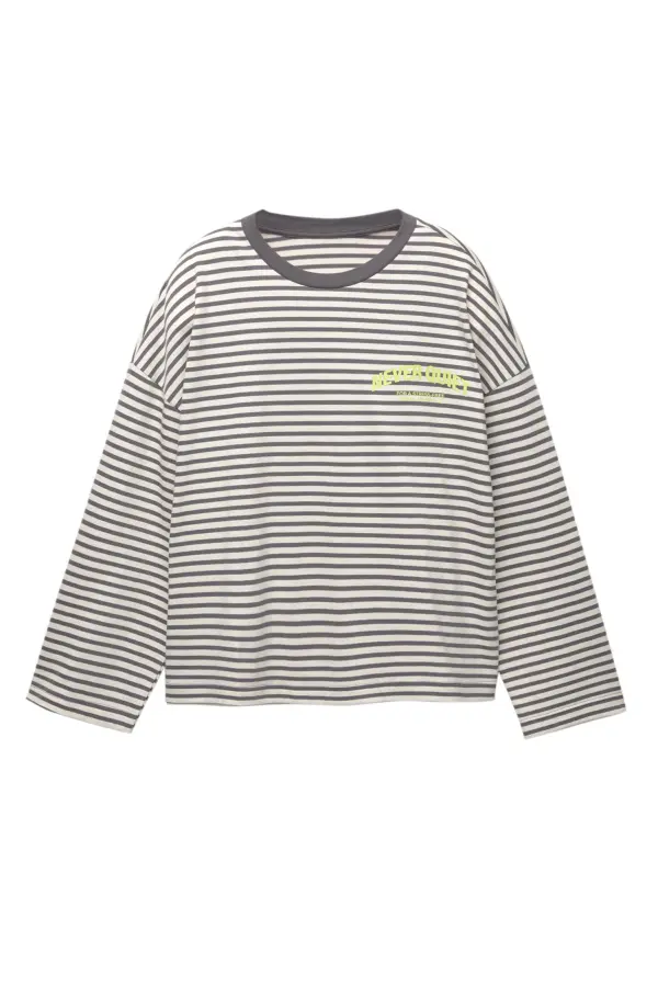 Camiseta rayas texto contraste
