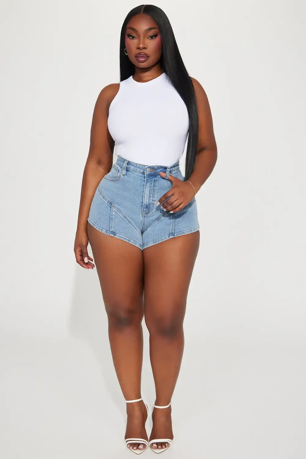 Finesse Seamed Stretch Denim Shorts - Light Wash
