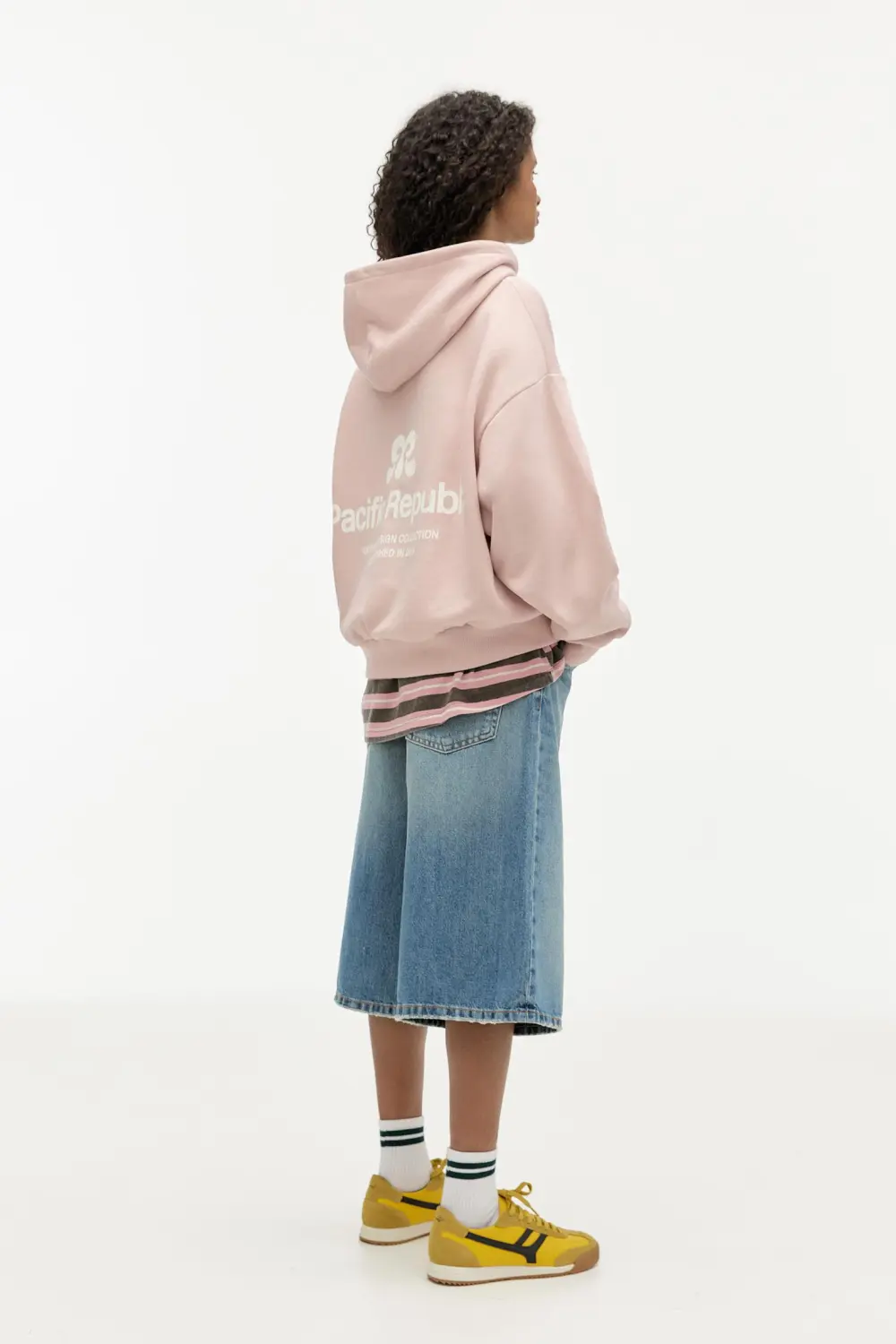 Sudadera capucha logo bordado